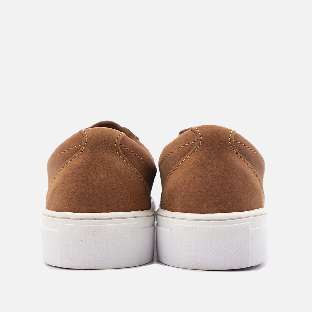 Rear heel view showing the structured counter and white sole of the Hedgehogs Bailey dark choc leather sneaker.