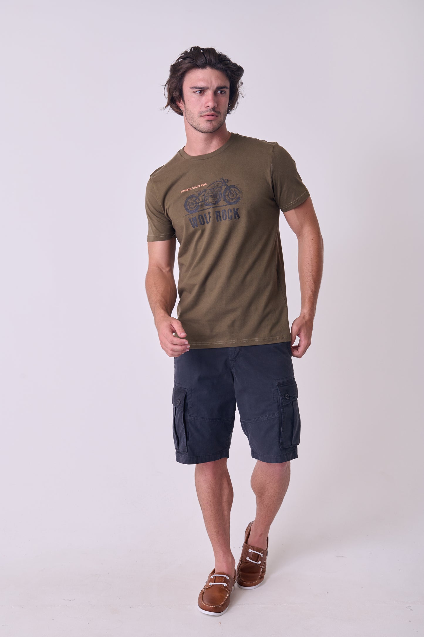 Close-up of the durable chest graphic print detail on the Wolf Rock Bronze T-shirt.