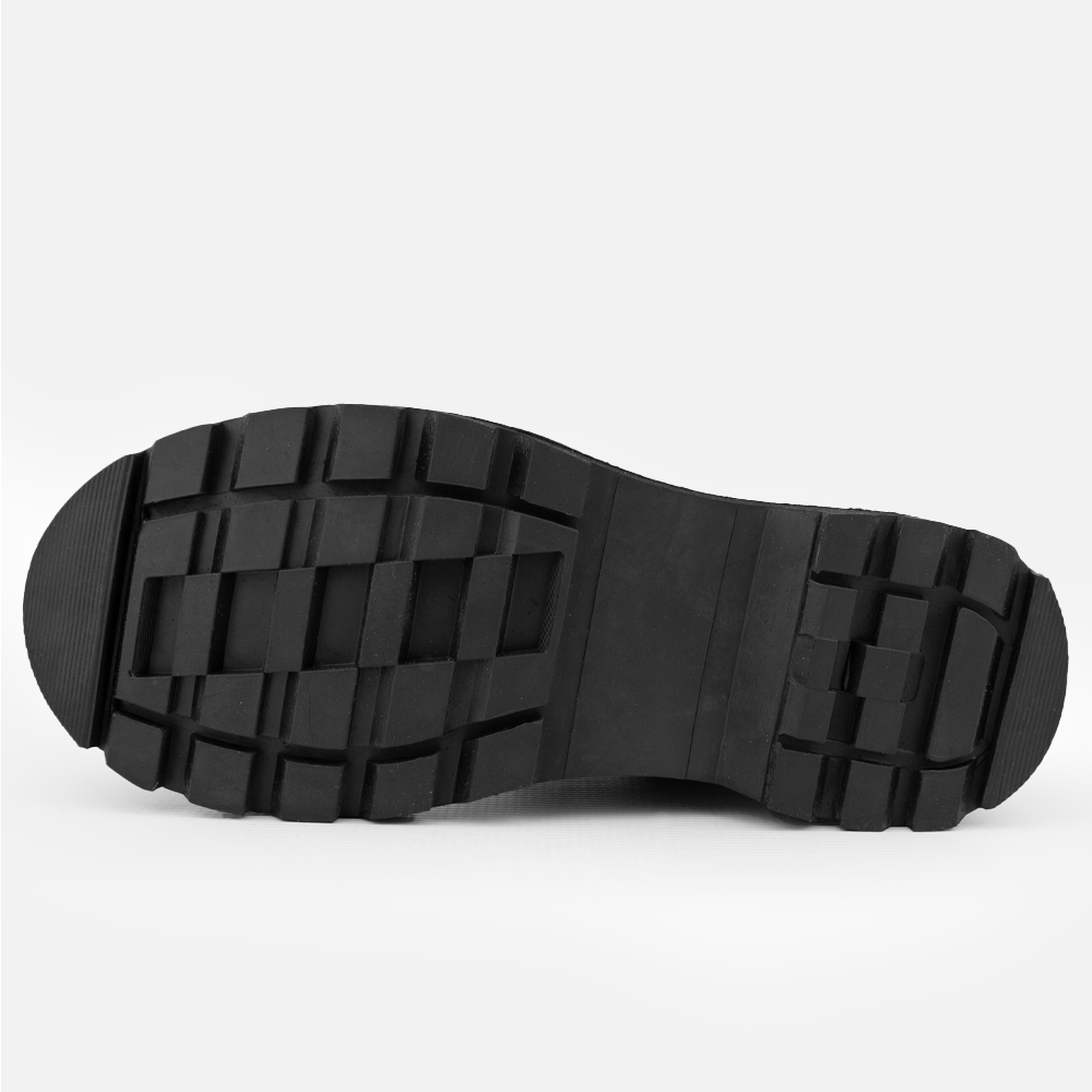 Sole view of the all terrain sole on the men's HippoCreek Boulder Boot. 