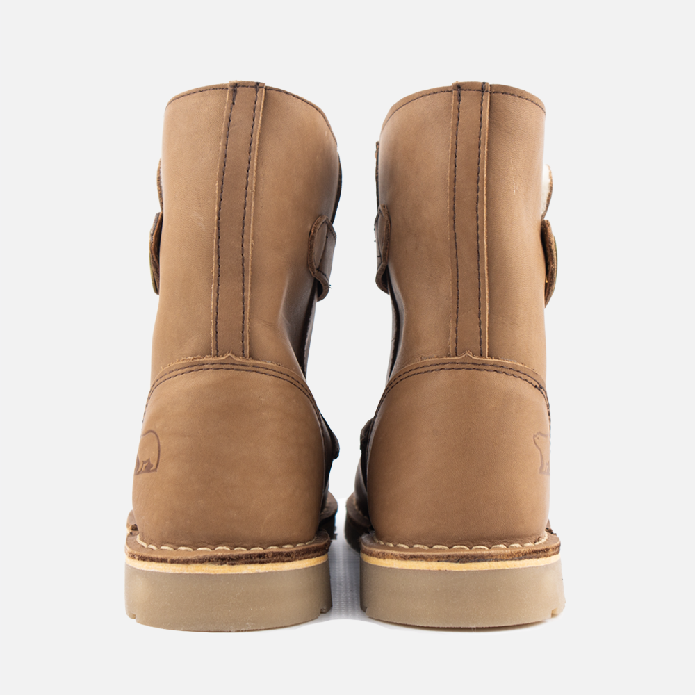 Rear view of the heel and stitch detail on the Igloo Alaska winter boot. 